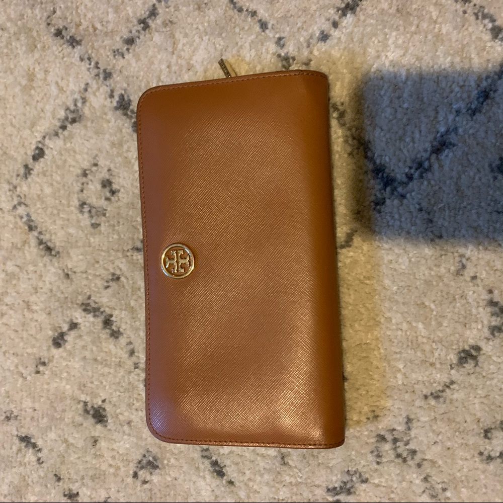 *sold* Tory Burch camel brown wallet